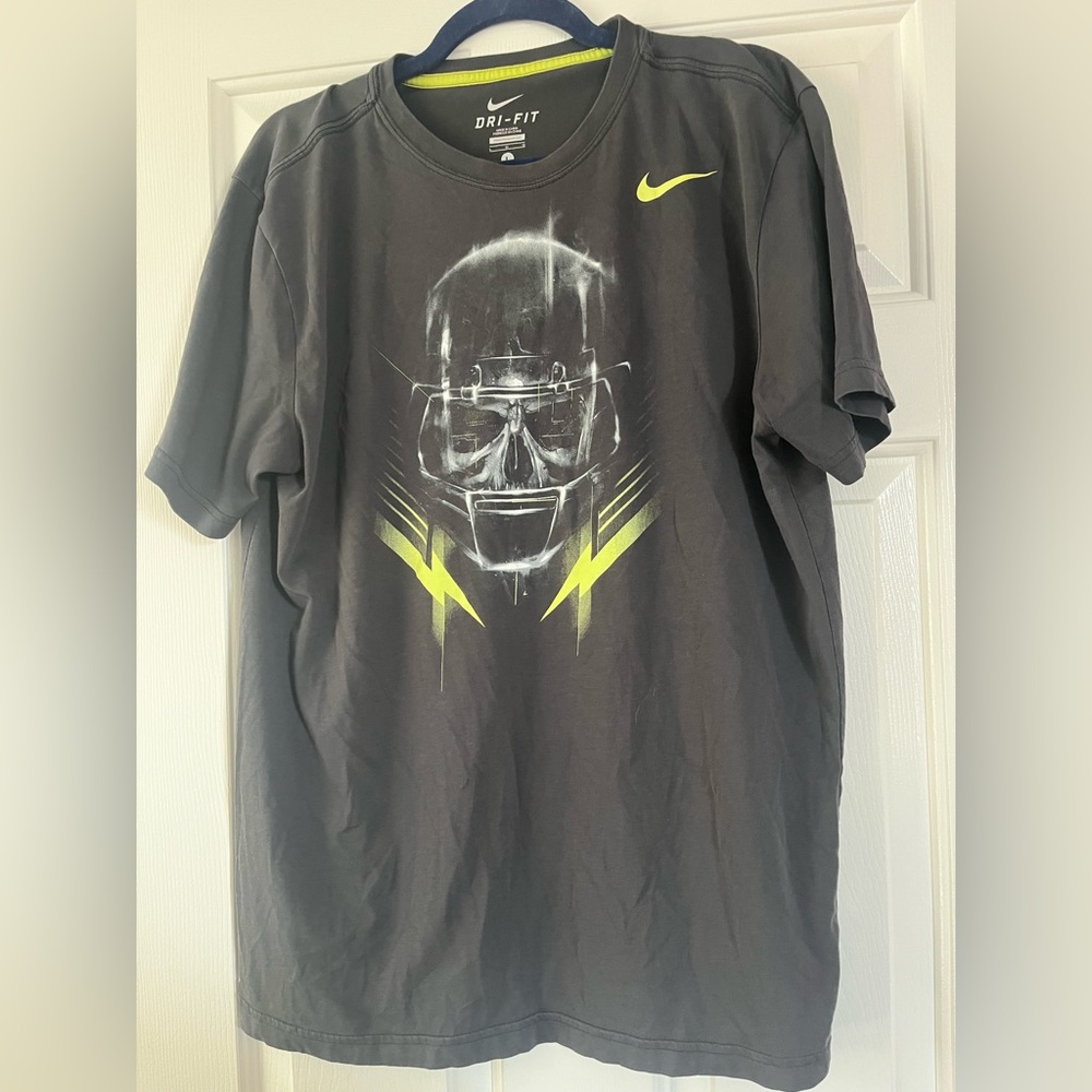 Nike Men's Black Graphic T-Shirt